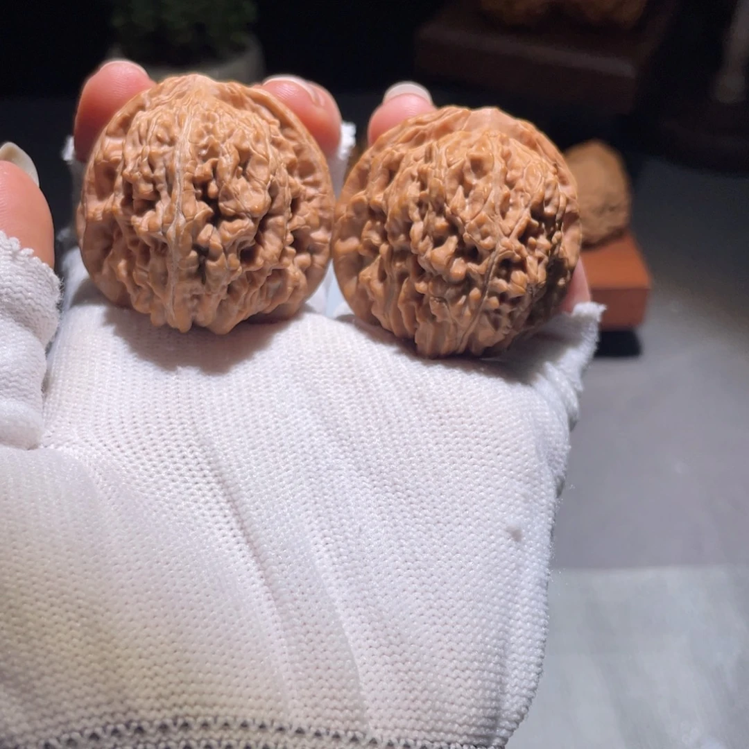 文玩核桃吊坠四座楼40。42。7609