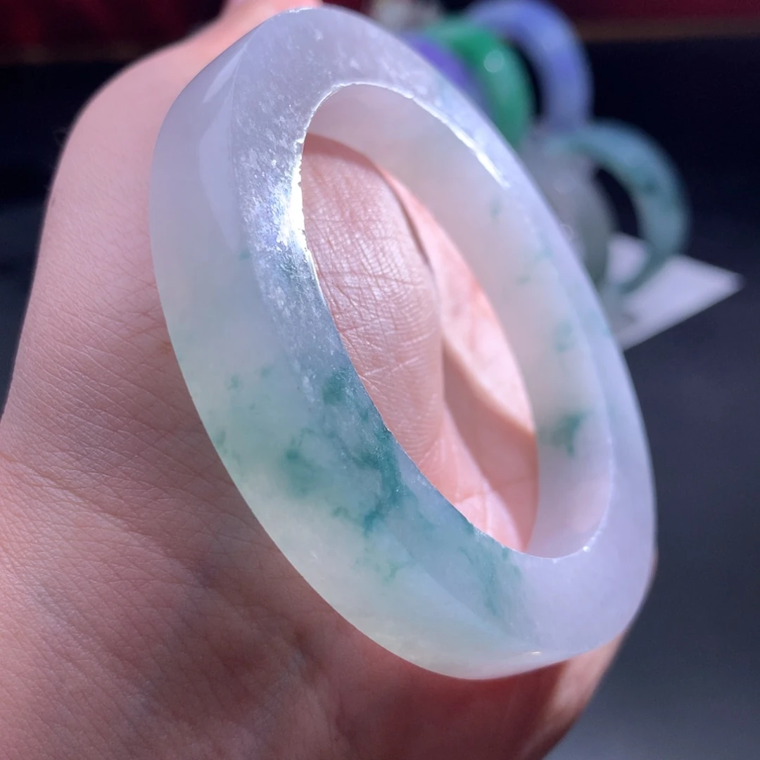 定制翡翠未镶嵌翡翠手镯