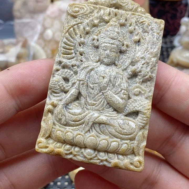 硅化珊瑚（珊瑚玉）颈饰未镶嵌