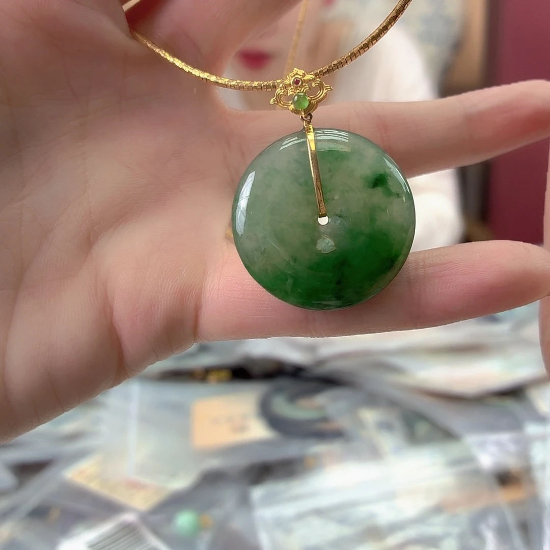 翡翠18K金镶嵌颈饰翡翠