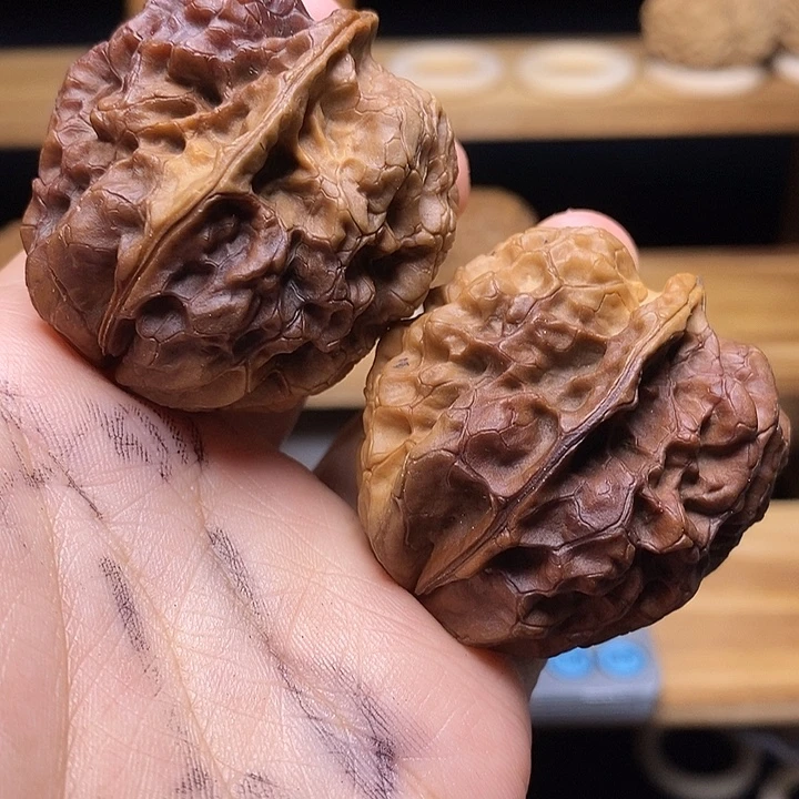 贝***汗吊坠文玩核桃皇冠42