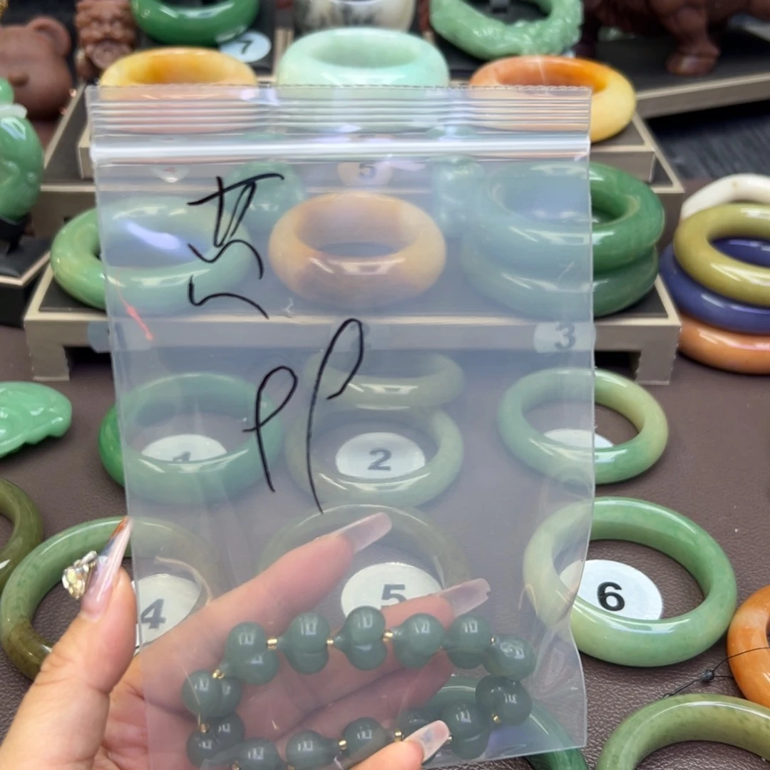 未镶嵌手镯石英岩玉C****芯