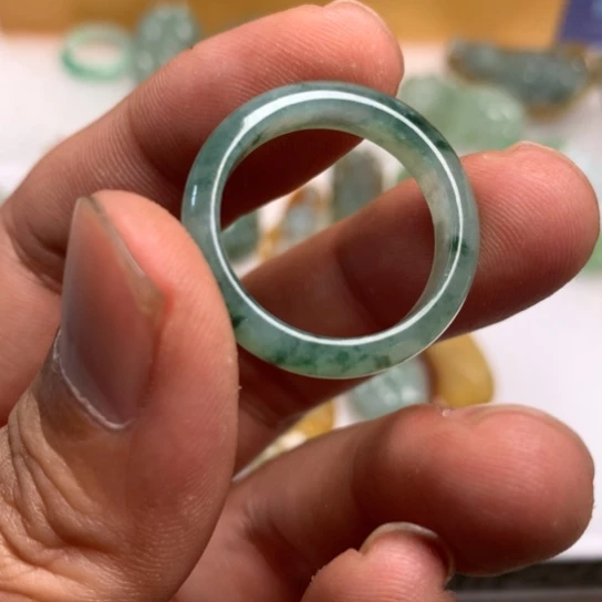 翡翠颈饰未镶嵌马*帅翡翠