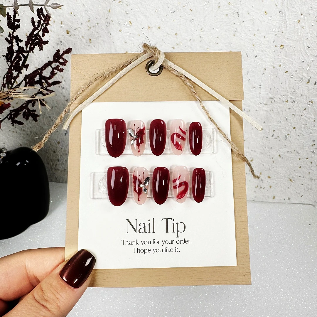 小红书爆款新年战甲酒红穿戴甲秋冬美甲贴手工小蛇蝴蝶钻假指甲贴