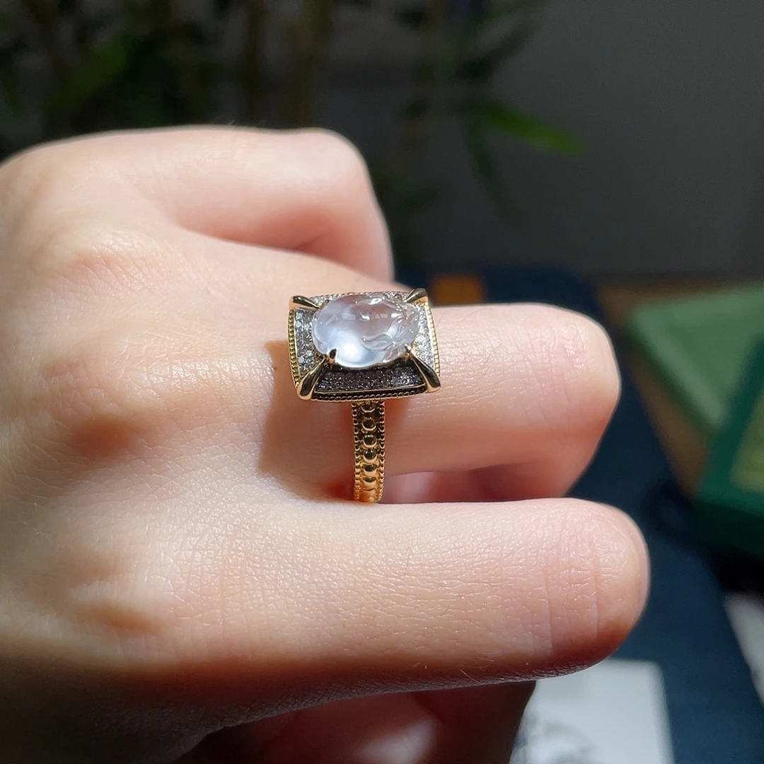 翡翠18K金镶嵌戒指玻璃冰貔貅