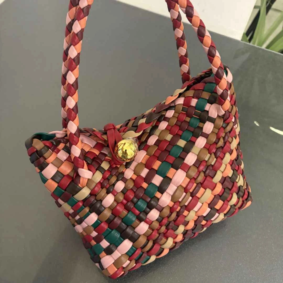 2025新款欧美时尚彩色手提斜挎菜篮子 小众轻奢优雅风休闲编织包