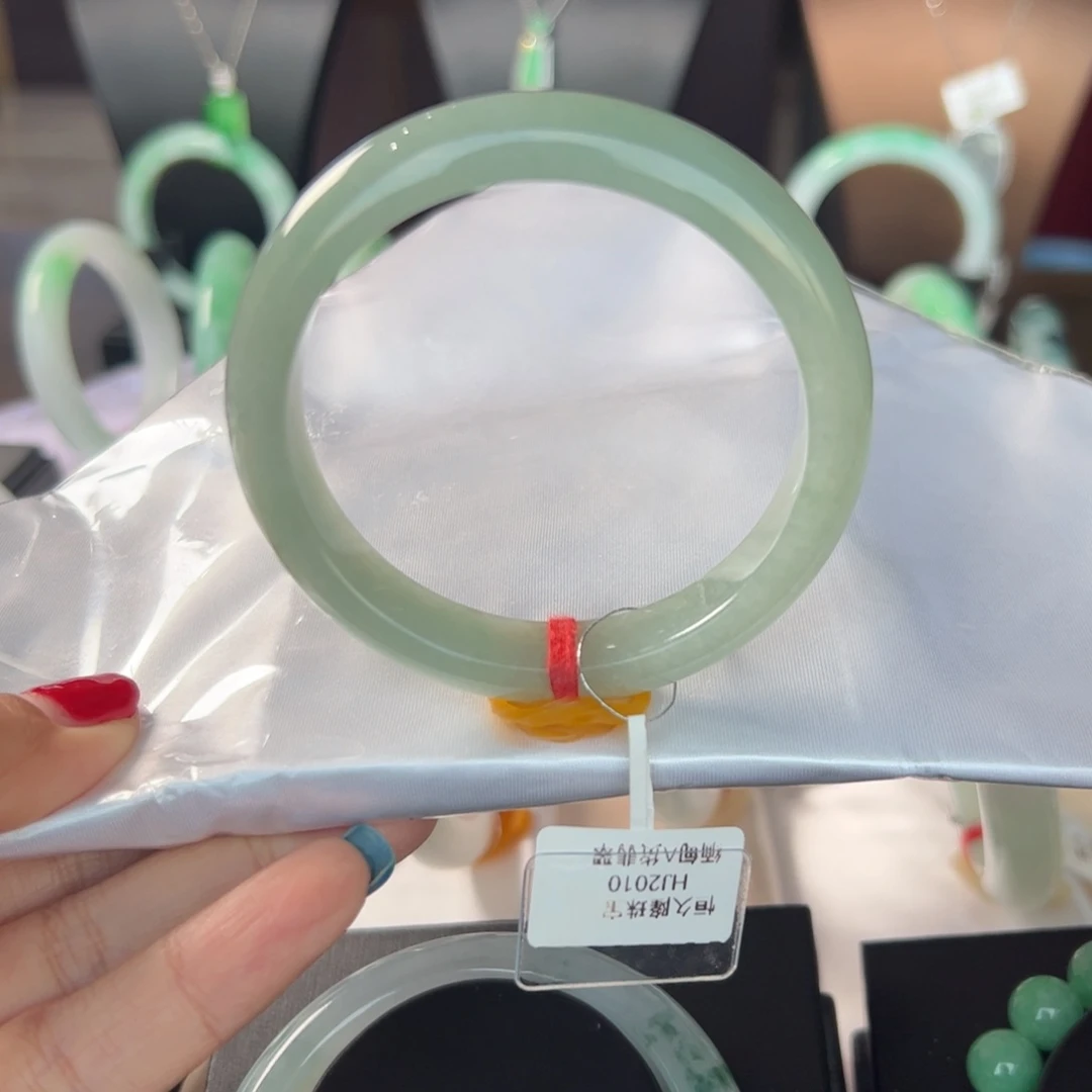 翡翠手镯（圆镯）未镶嵌