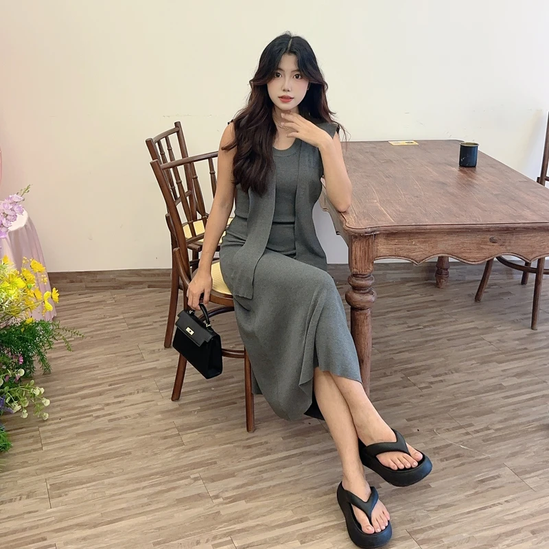 2025年新款法式复古减龄纯欲辣妹收腰背心连衣裙配披肩女