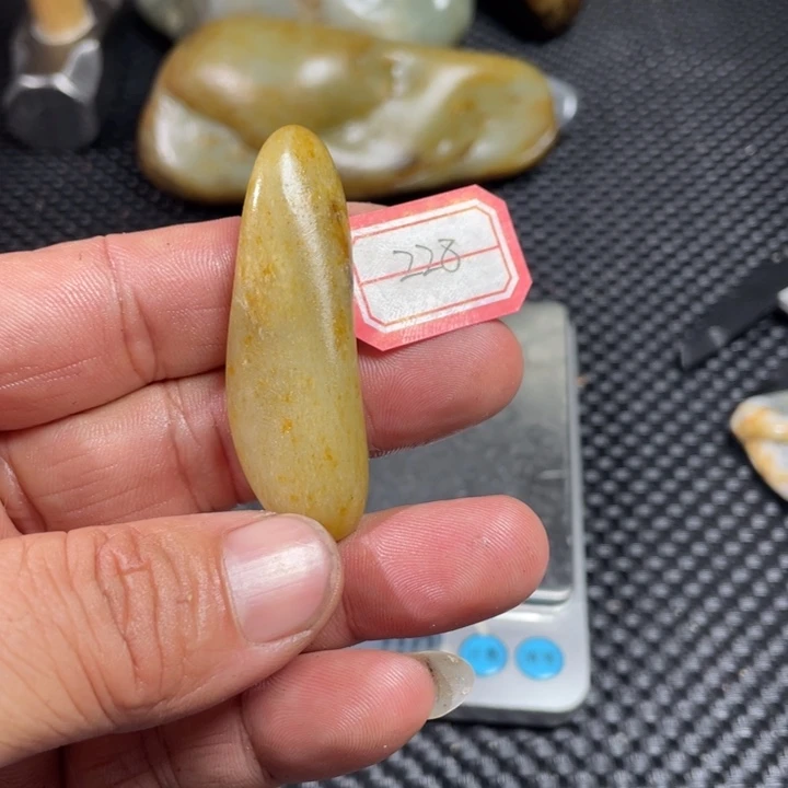 颈饰足铂镶嵌和田玉228