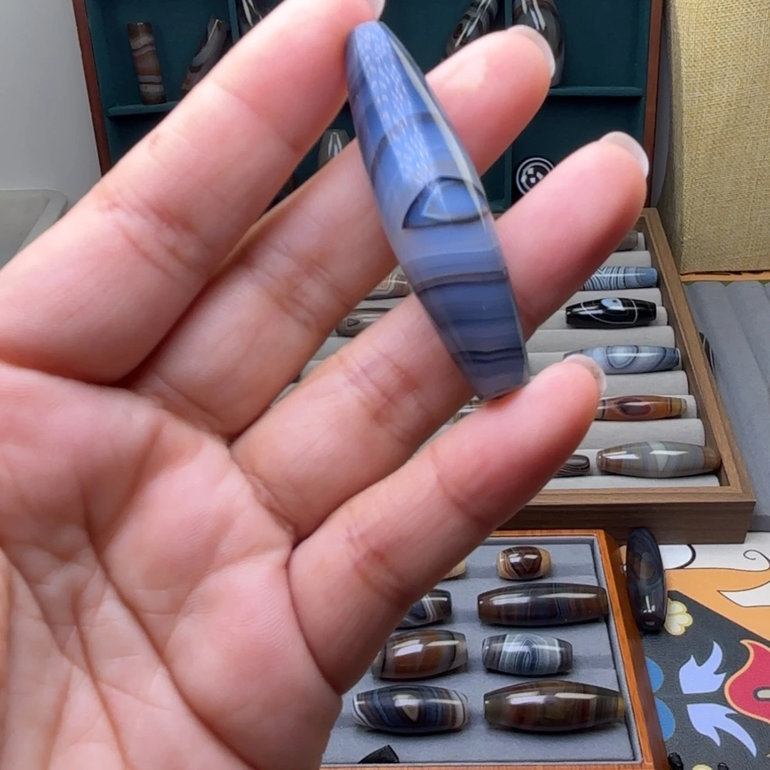 小***雀玛瑙/玉髓未镶嵌颈饰