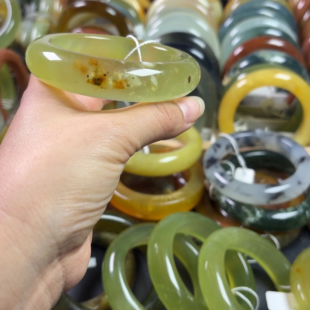 蛇纹石玉未镶嵌手镯微暇