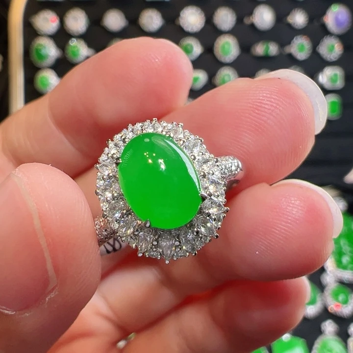 颈饰18K金镶嵌翡翠冰阳绿戒指