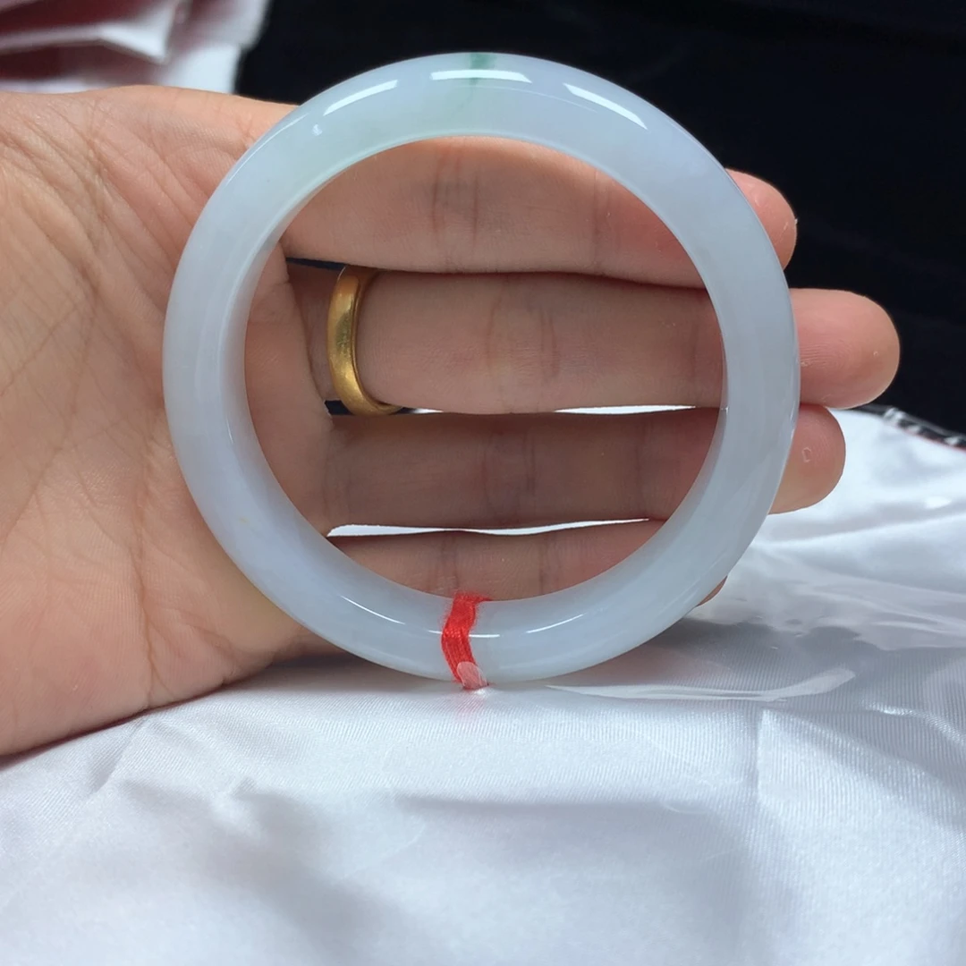 翡翠未镶嵌手镯（圆镯）57.5