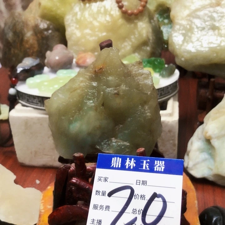 未镶嵌蛇纹石玉珠宝奇石