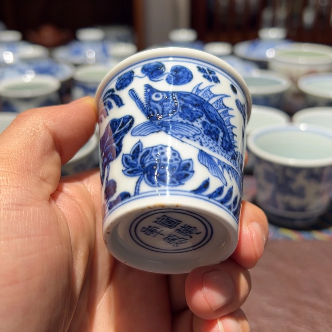 杯青花鱼藻纹小可乐杯口径约5.8厘米