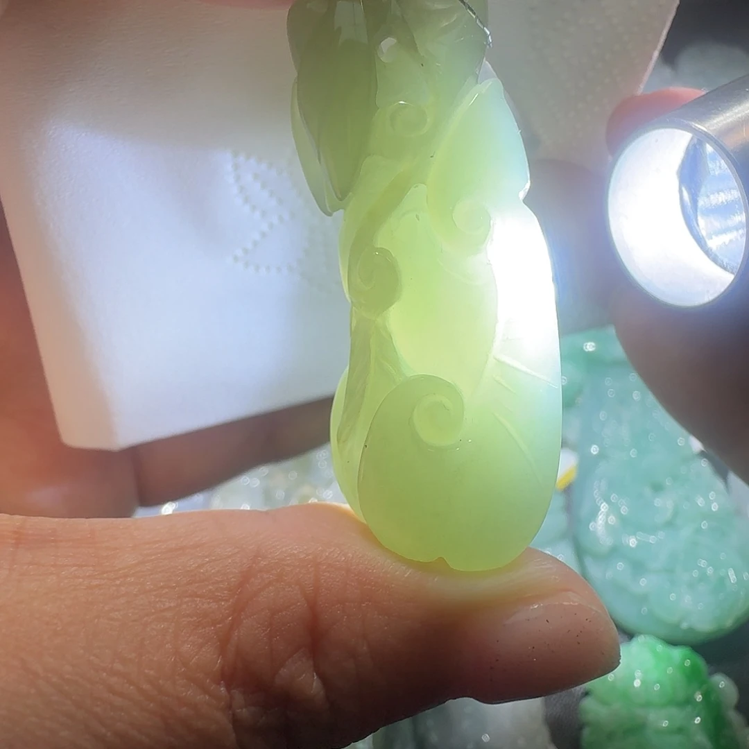 翡翠未镶嵌颈饰吊坠