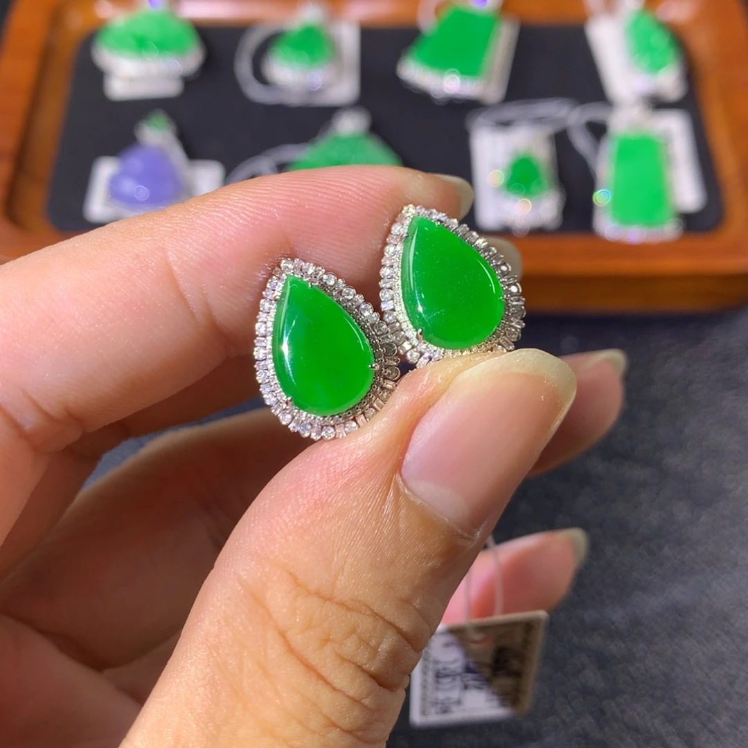 18K金镶嵌翡翠耳饰翡翠