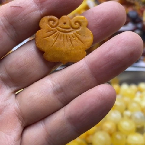 手串蜜蜡未镶嵌吊坠