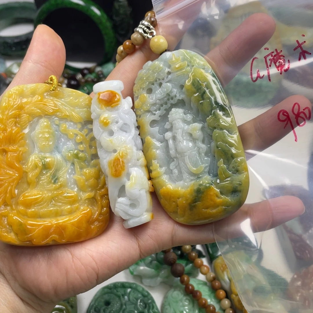 G***雨翡翠未镶嵌颈饰牌子