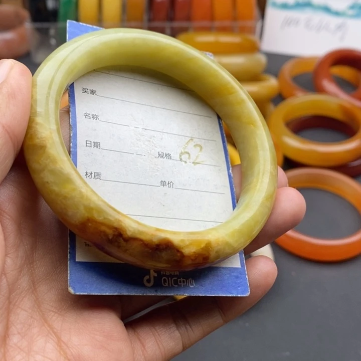 未镶嵌手镯石英质玉