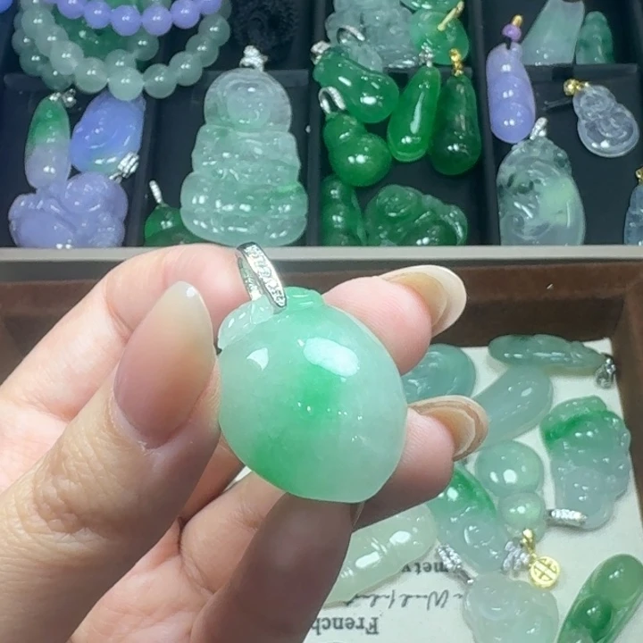 翡翠未镶嵌颈饰11