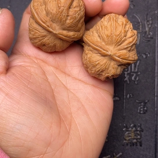 文玩核桃吊坠元宝