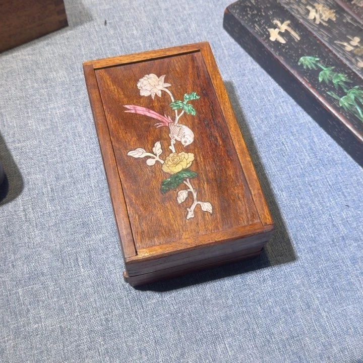 贡木机关盒的的的的