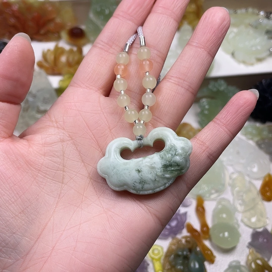 蛇纹石玉未镶嵌颈饰