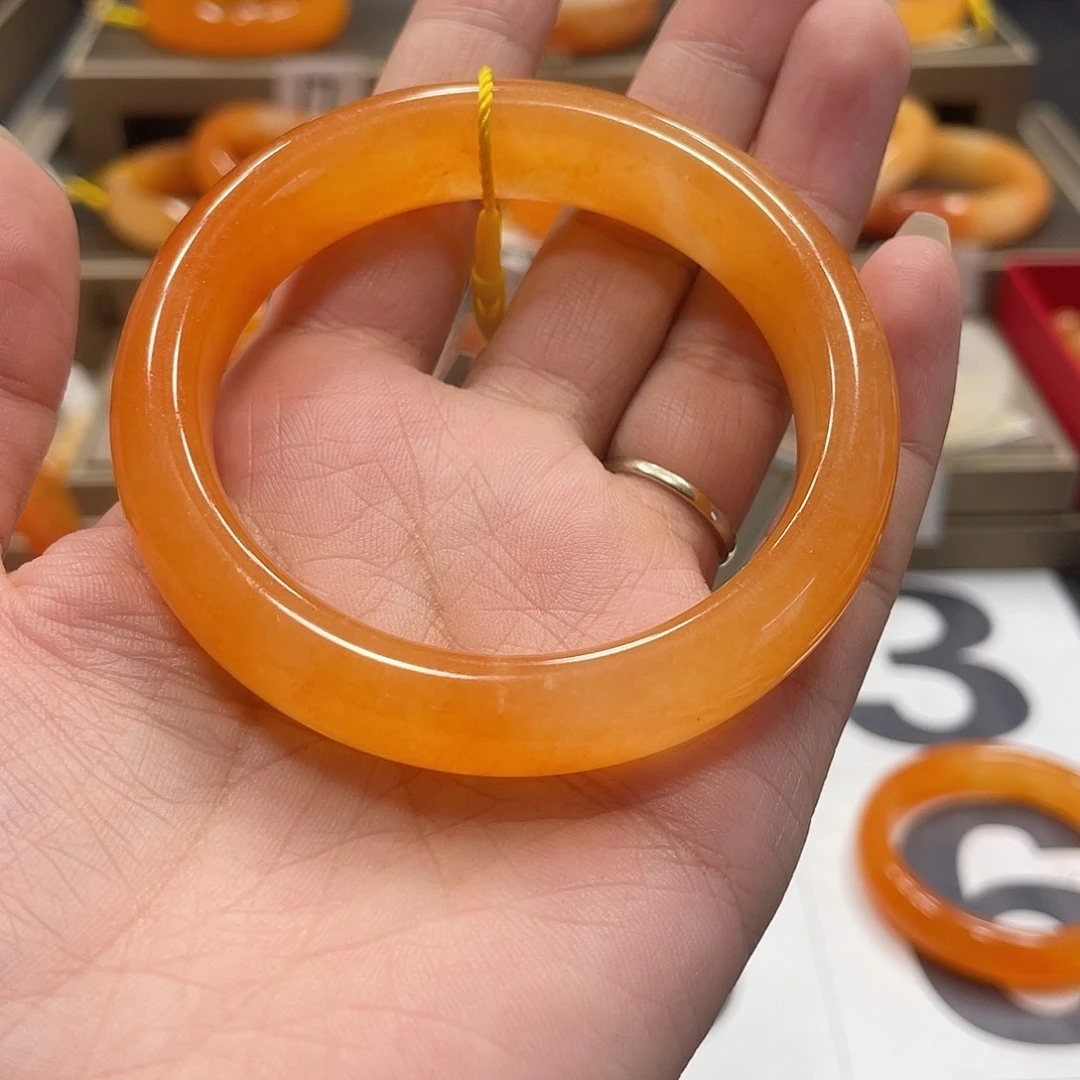 未镶嵌石英质玉（黄龙玉）手镯白***