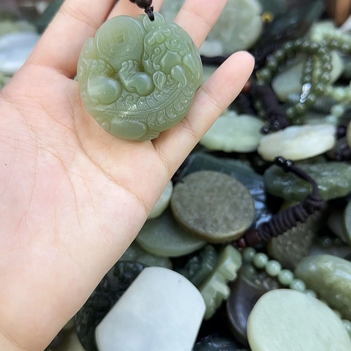 和田玉未镶嵌颈饰