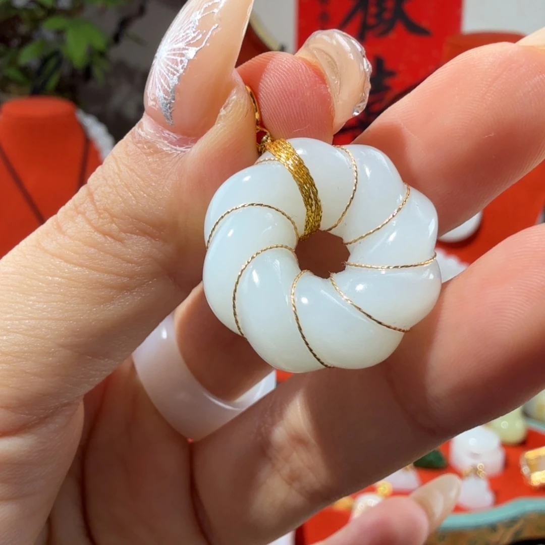 和田玉18K金镶嵌颈饰