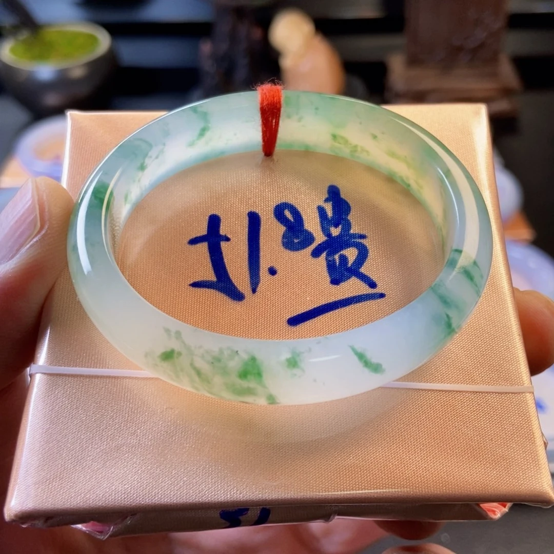 翡翠未镶嵌手镯53、冰飘绿花贵妃