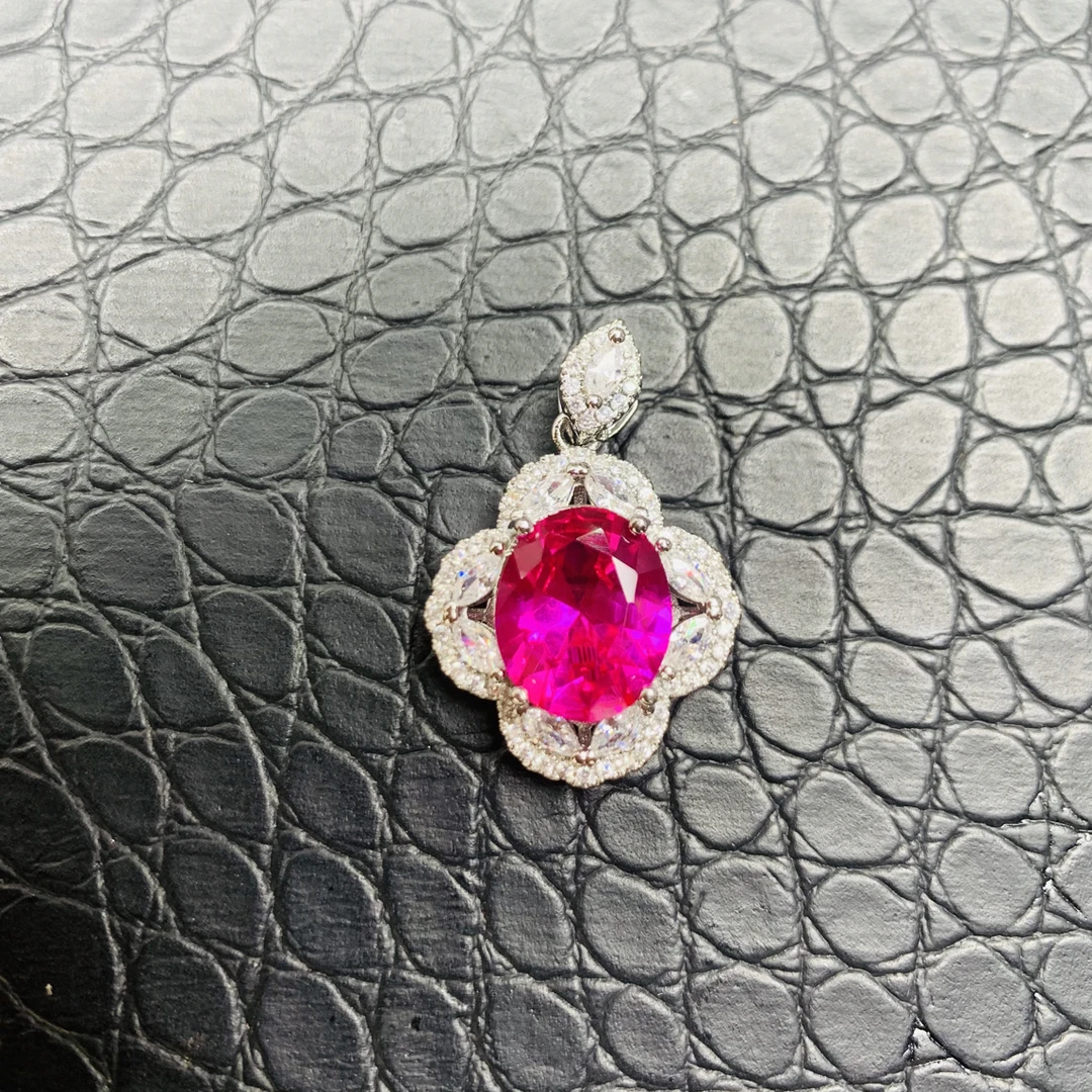 培育蓝宝石玫红色花朵吊坠893