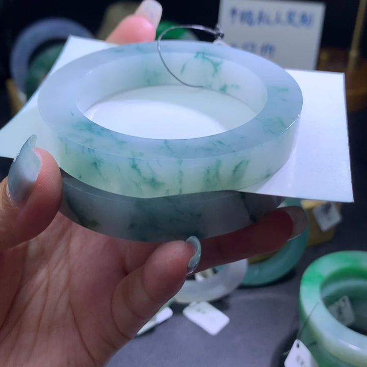 未镶嵌翡翠手镯定制翡翠