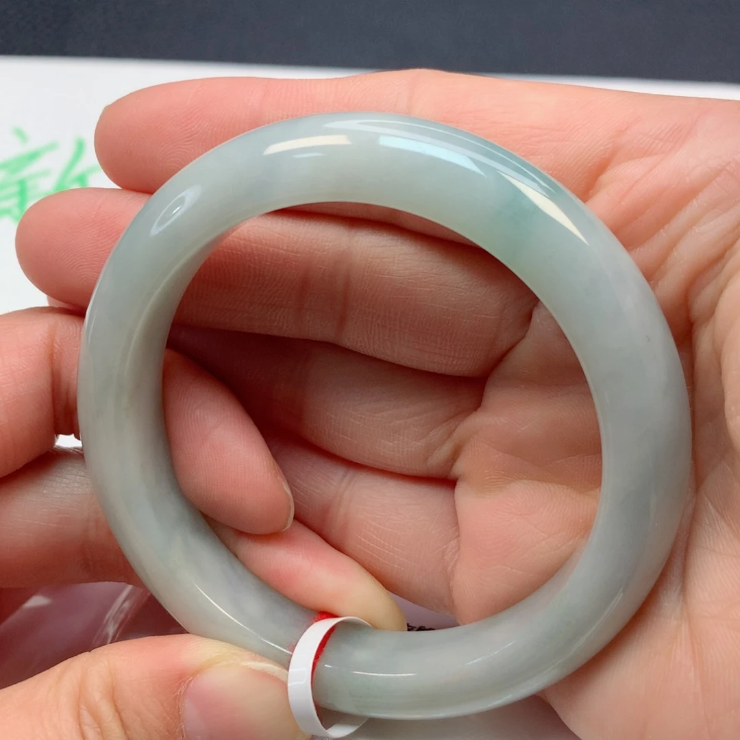 翡翠手镯未镶嵌55圈