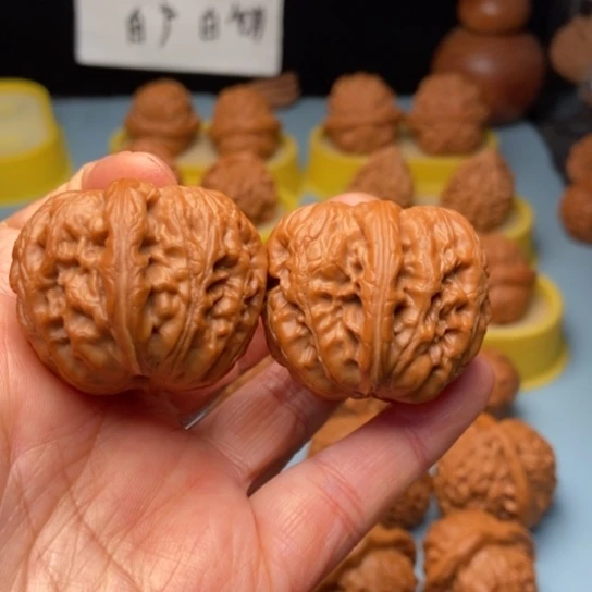 吊坠文玩核桃元宝 39 40.2克