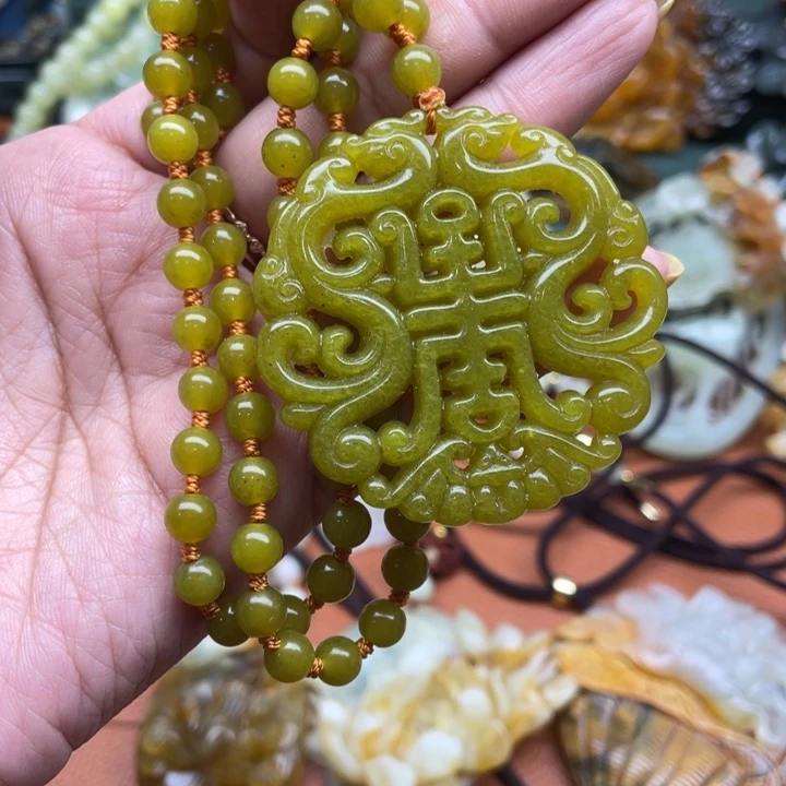 蛇纹石玉合金吊坠