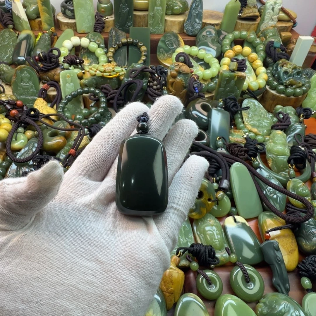 c***n岫岩老玉（透闪石质玉）未镶嵌挂件