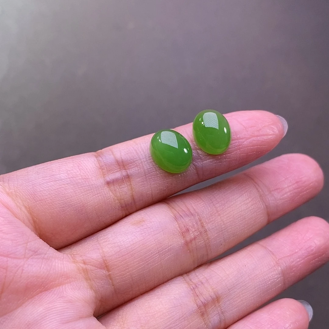 张****和田玉（碧玉）未镶嵌颈饰蛋面一对