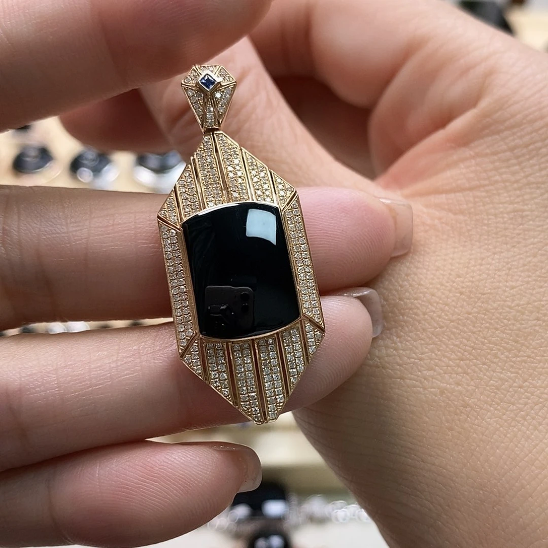 翡翠颈饰18K金镶嵌墨翠