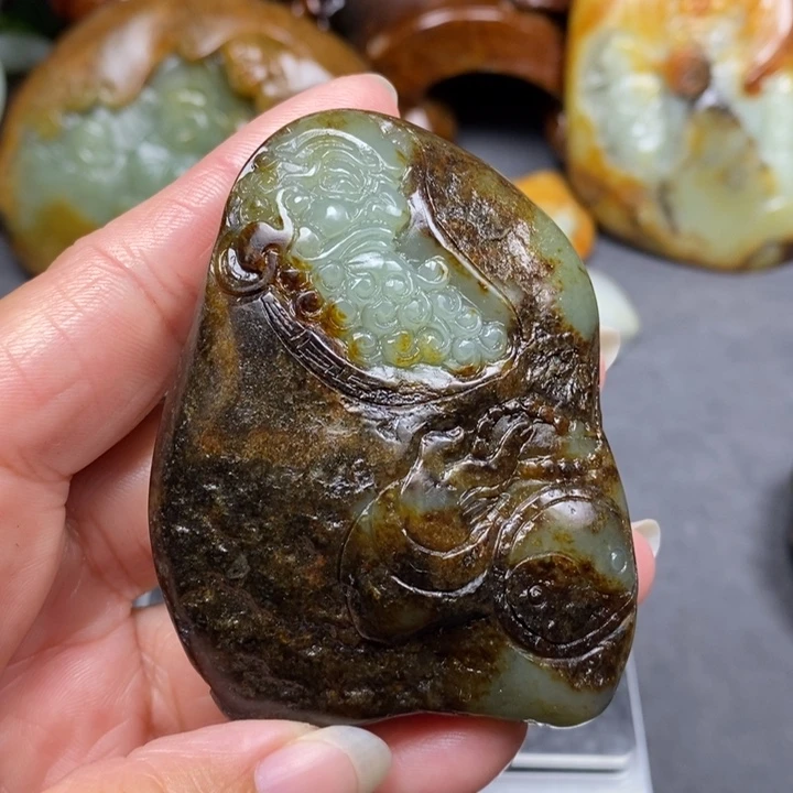 和田玉未镶嵌把件