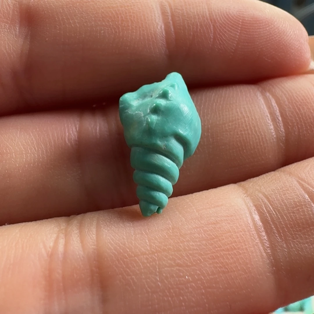 绿松石未镶嵌颈饰