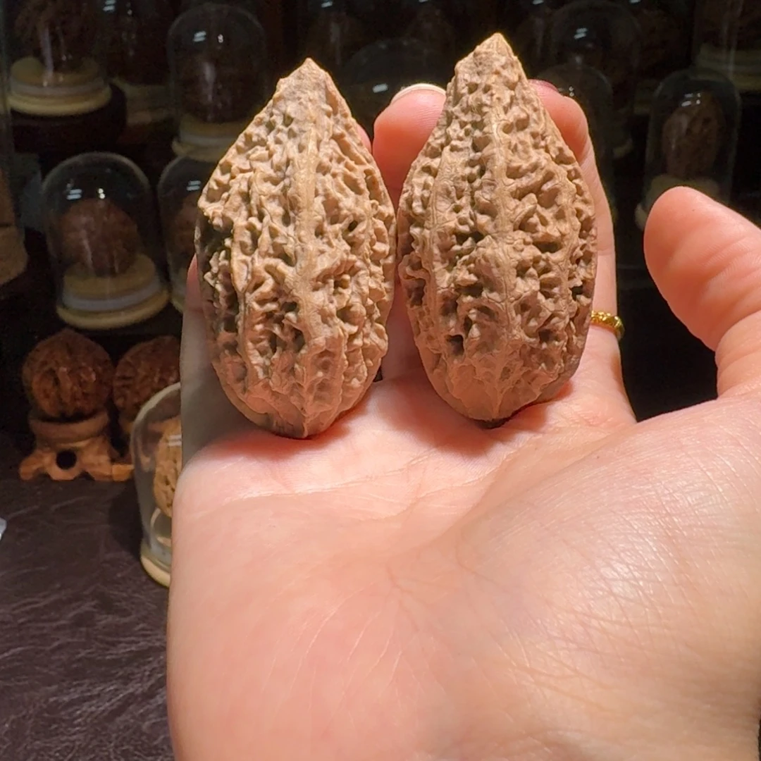 文玩核桃吊坠花麒麟