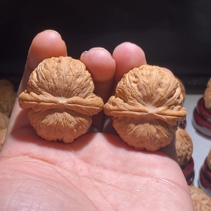 随****文玩核桃把件41元宝