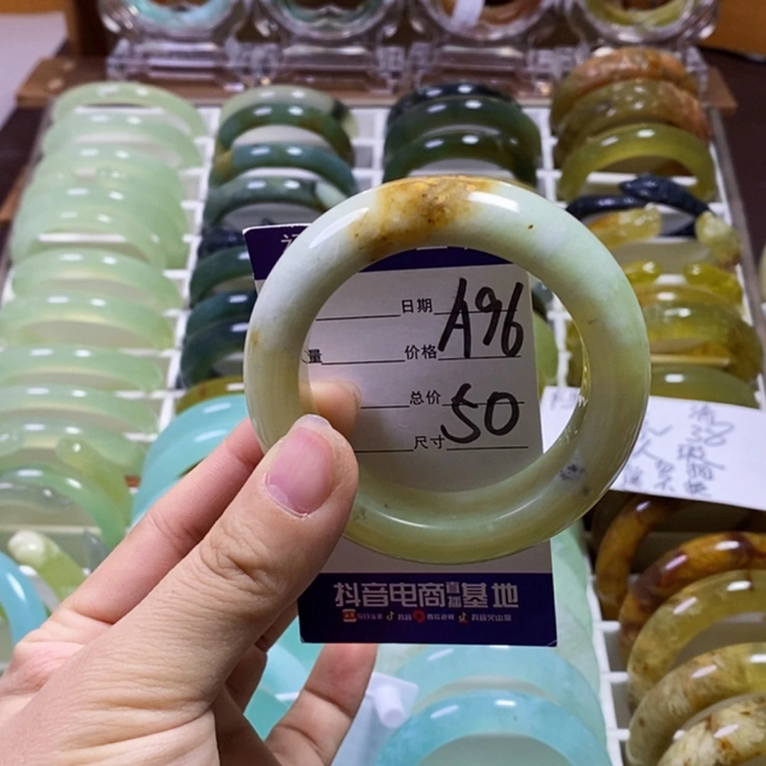 【闪购商品】蛇纹石玉手镯未镶嵌