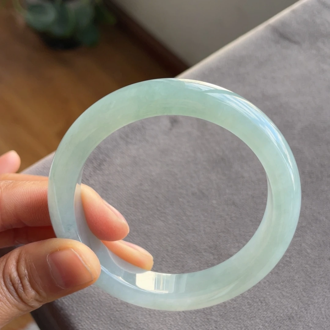 翡翠未镶嵌手镯冰蓝