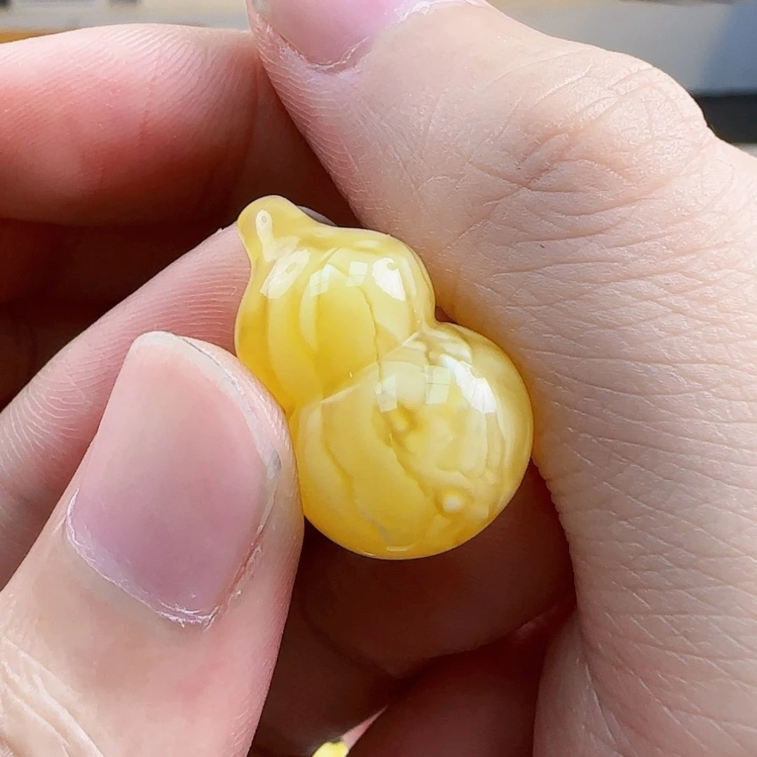 未镶嵌琥珀珠宝奇石