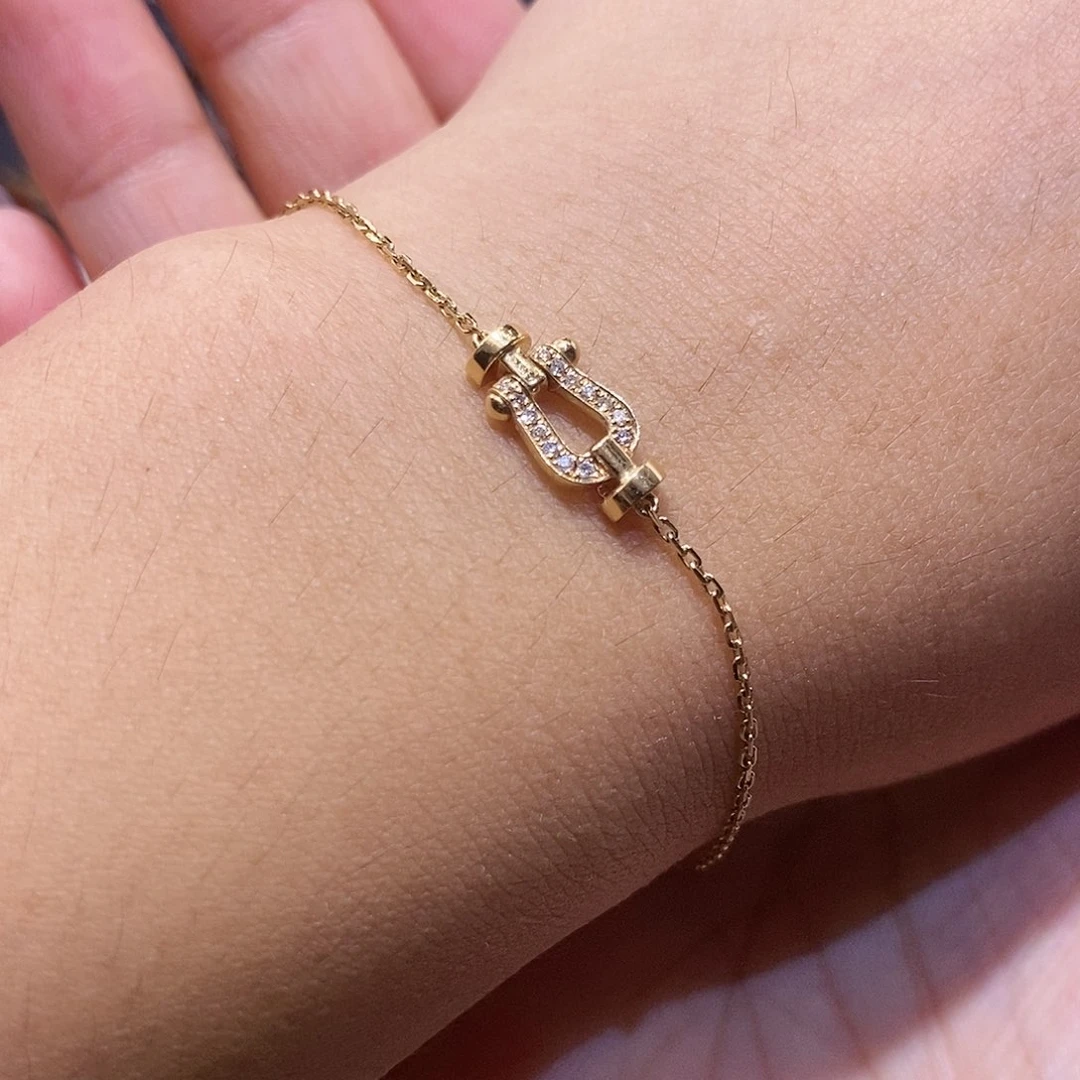 手链18K金镶嵌钻石红k黄小马蹄手链