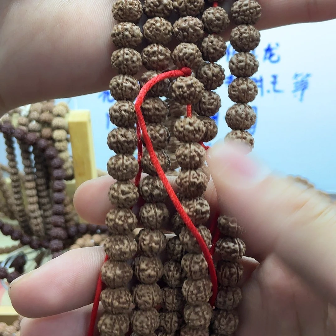 吊坠金刚菩提南瓜盘龙，一条保手持