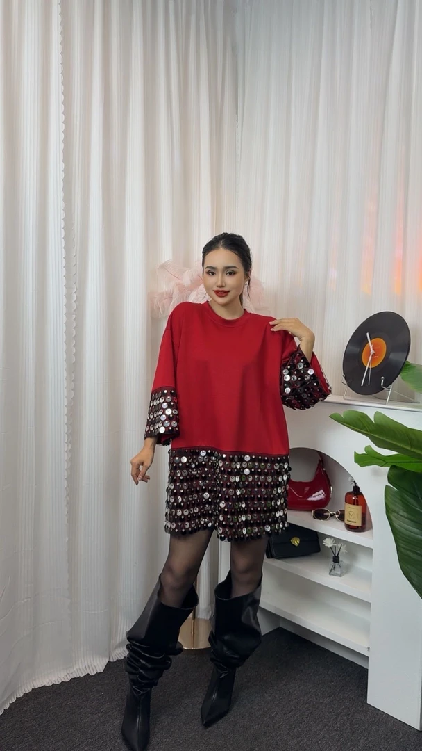 时尚气质圆领长袖亮片拼接中长款上衣